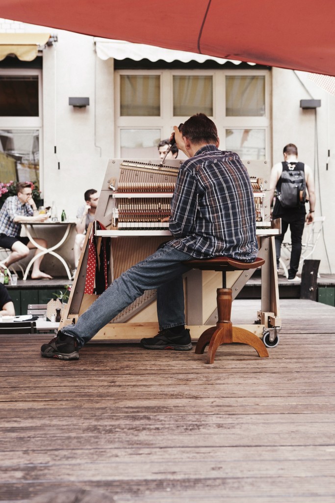 Nils with Una Corda piano. Photo: Claudia Goedke.