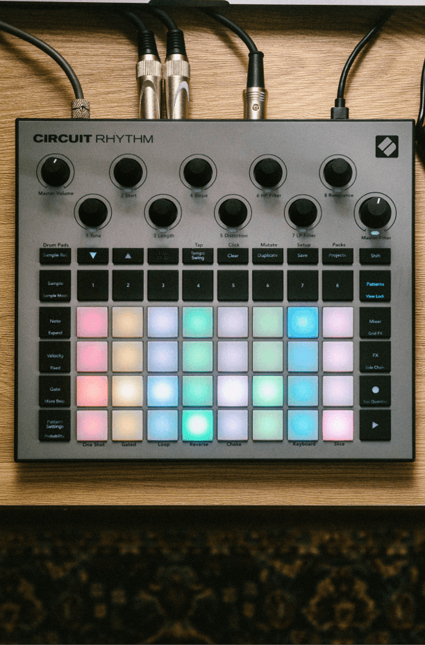 Novation Circuit Rhythm Black : : Musical Instruments