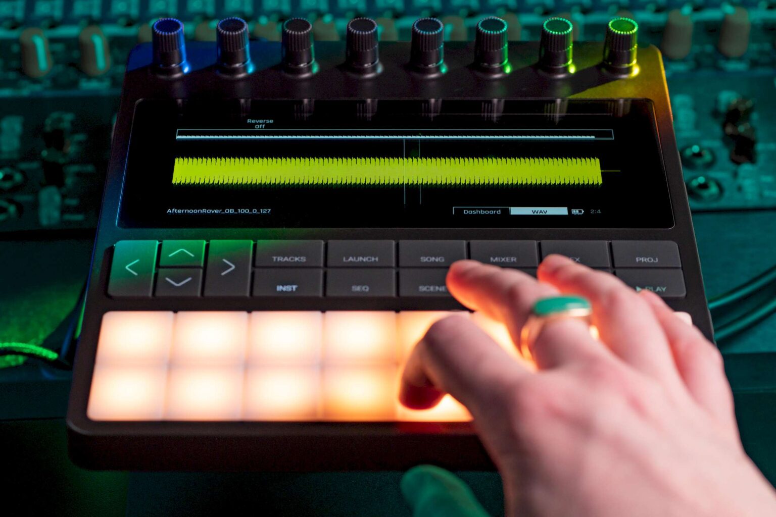 Sampling Desk 1010music Bento: sampling, granular production sequencing and mixing ...
