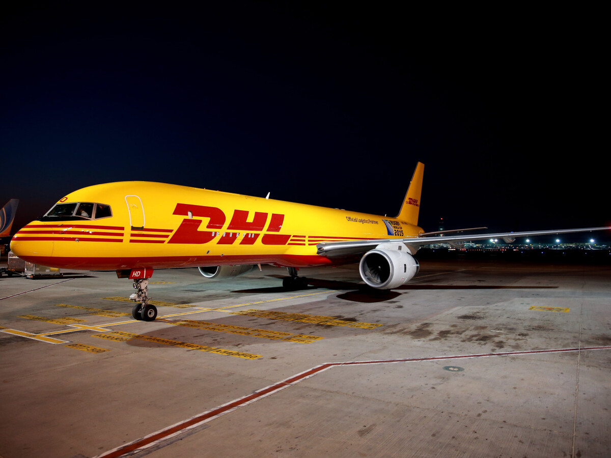 “The Webb Ellis Cup completes visit to Dubai as part of Rugby World Cup Trophy Tour” by Land Rover MENA, CC BY 2.0