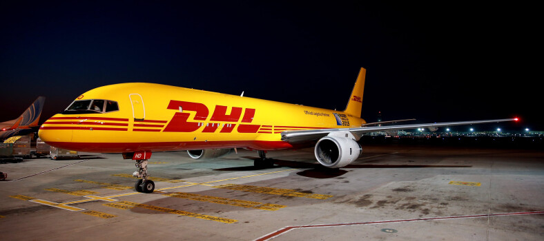 “The Webb Ellis Cup completes visit to Dubai as part of Rugby World Cup Trophy Tour” by Land Rover MENA, CC BY 2.0