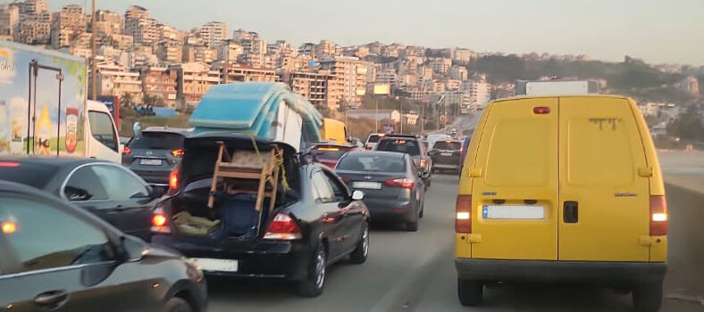 Displaced families stuck in traffic, March 2026 -- photo Ahmad Badr/NRC