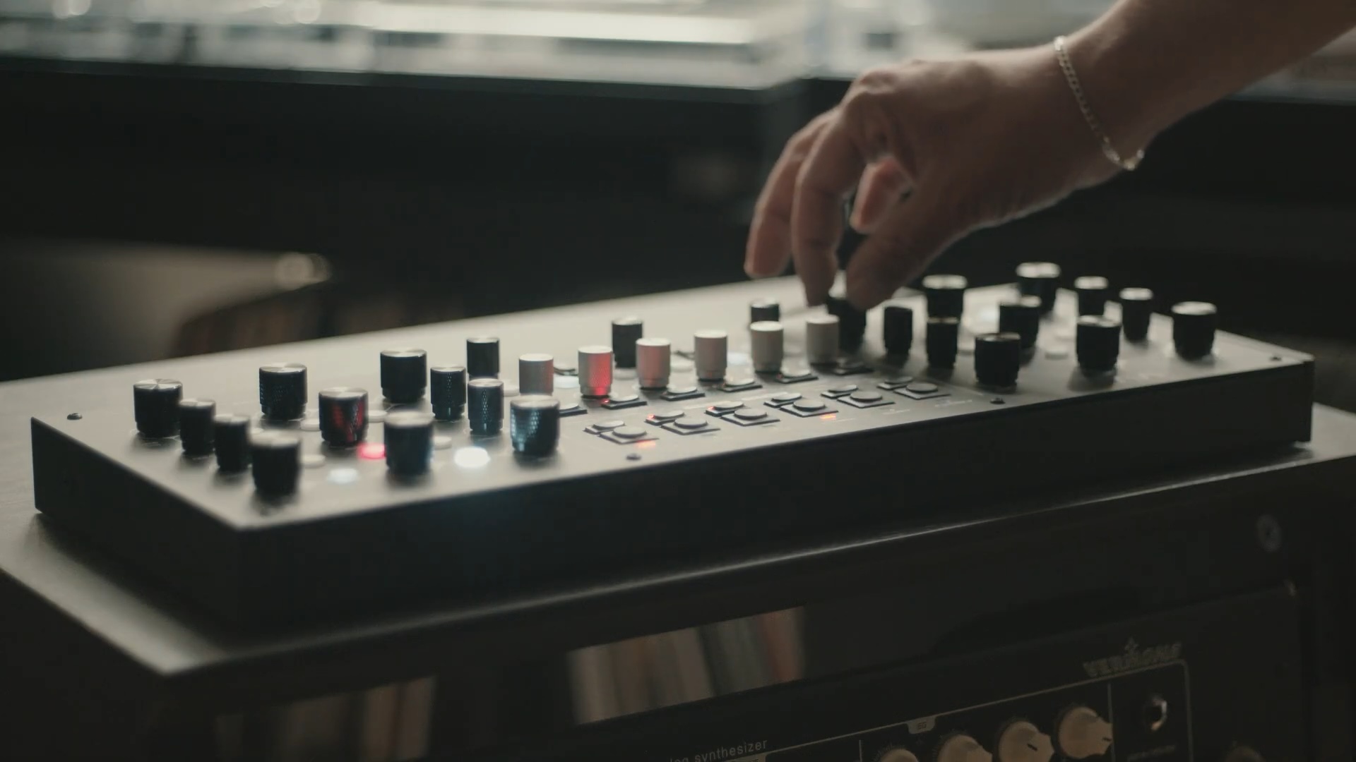 Listen to the analog BBD sounds of Morphor; Echon 6 poly is shipping